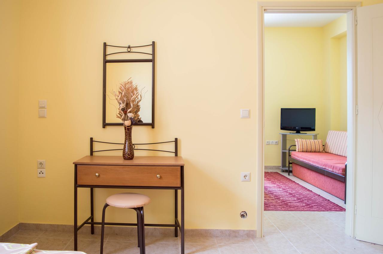 Manesi Apartments Boumboukas Exterior photo